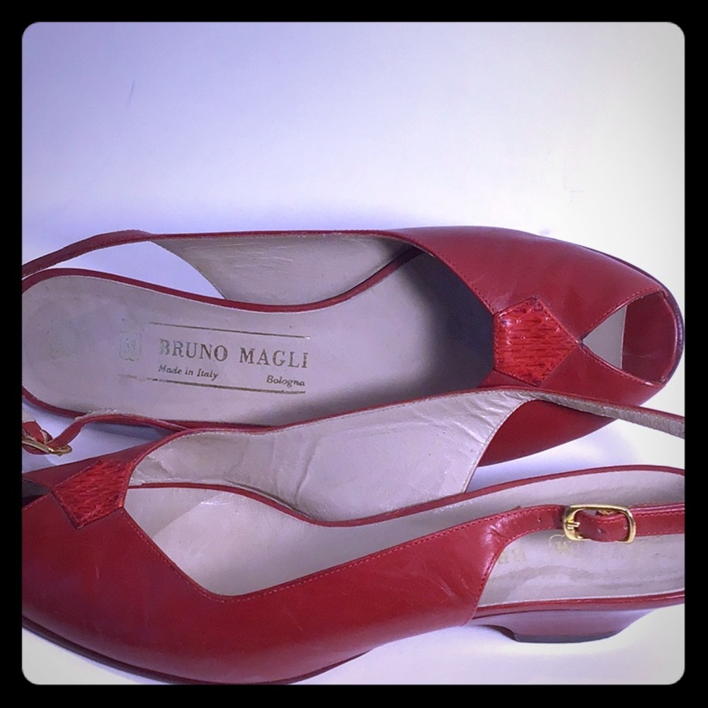 Gorgeous vintage Bruno Magli slingbacks!